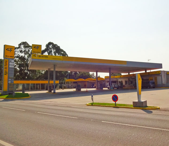 Estación de servicio y supermercado 24 horas en Ribeira